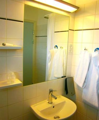 Sixtus Sinatur Hotel & Konference