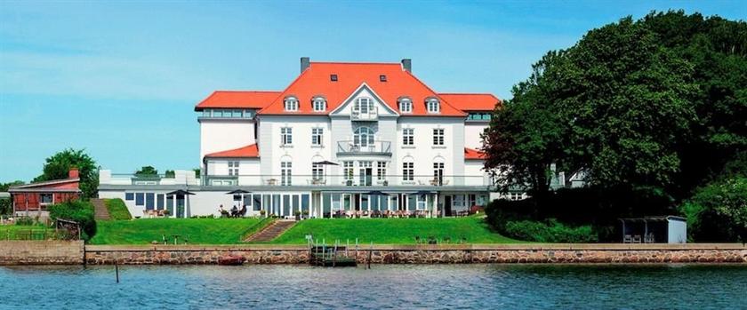 Sixtus Sinatur Hotel & Konference
