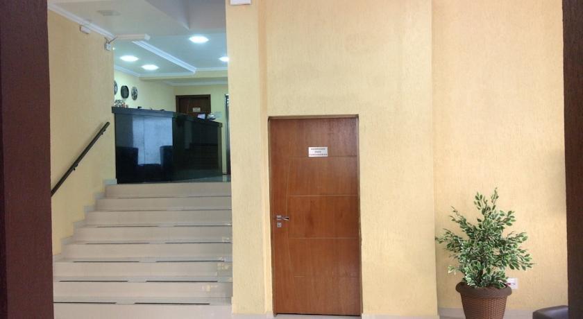 Hotel Calstar