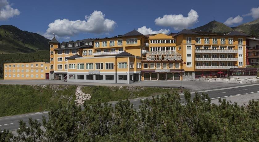 Hotel Steiner Superior Obertauern Ski Resort Austria thumbnail