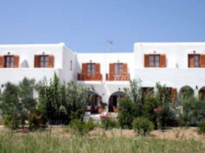 Roussos Beach Hotel