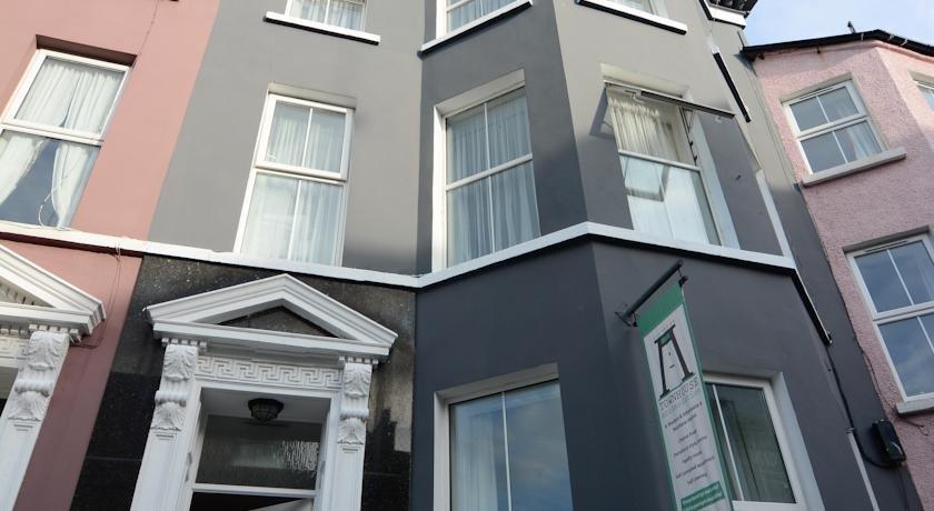 Portrush Townhouse Boutique Hostel and B&B - dream vacation