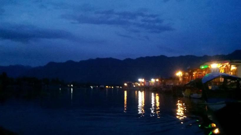 Island Hotel Srinagar