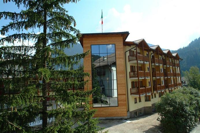 Family Hotel Gran Baita Aloch Ski Lift Italy thumbnail