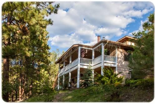 Sheridan House Inn- Adult Only Accommodation