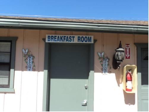 Bishop Elms Motel