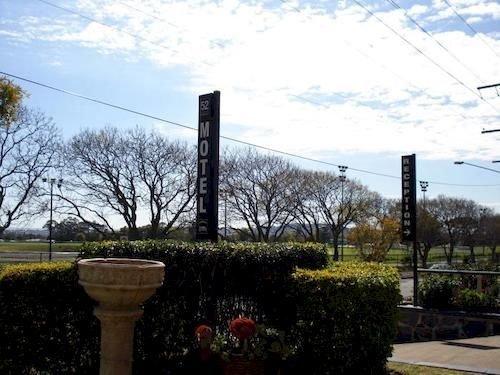 Raceview Motor Inn
