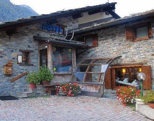 Hotel La Barme Giardino Alpino Paradisia Italy thumbnail