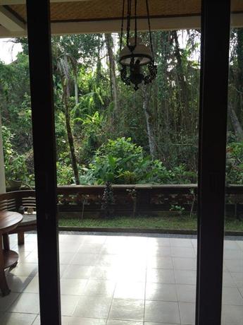 Raka Rai Bungalows