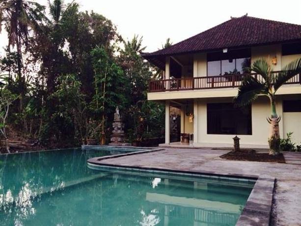 Raka Rai Bungalows