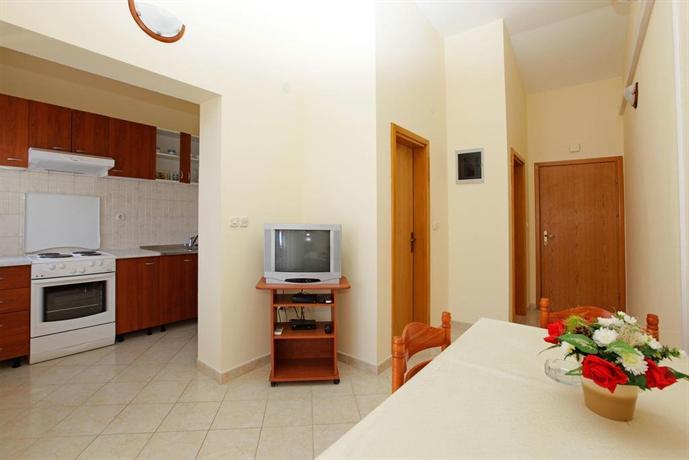 Adria Apartments Bol 