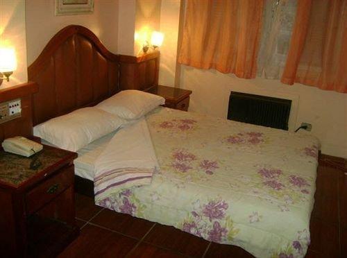 Reinales Plaza Hotel