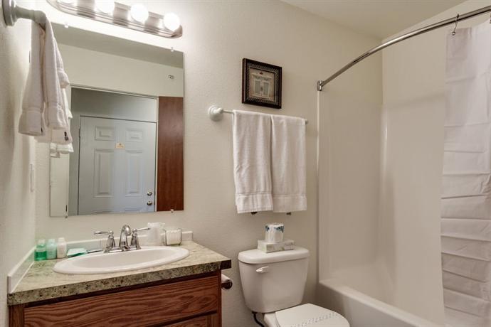 Maple Leaf Manor Furnished Apartments