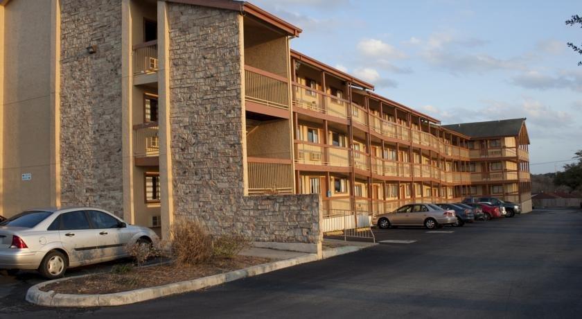Fiesta Inn & Suites