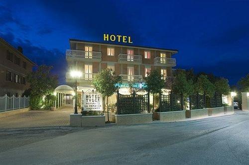 Hotel Tuder