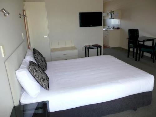 Pacific Coast Motor Lodge