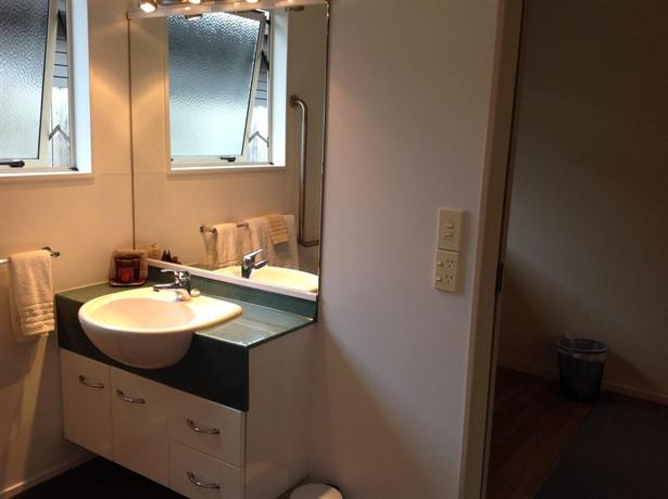 Pacific Coast Motor Lodge