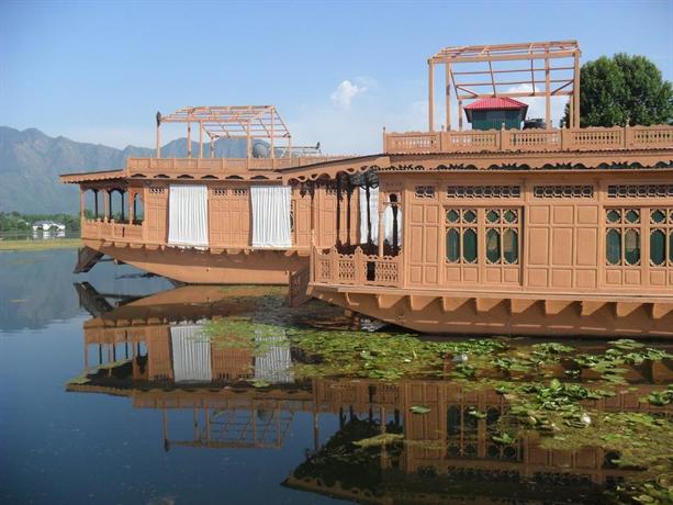 The Jewel In Crown Group Of Houseboats