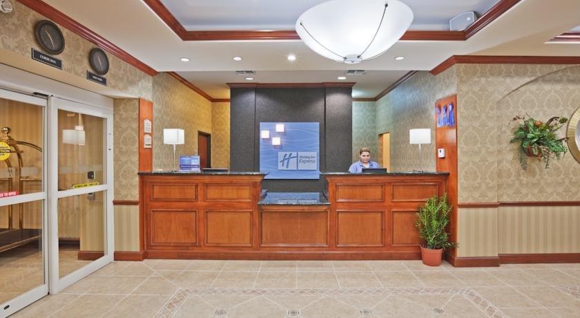 Holiday Inn Express Hotel and Suites Corsicana I-45