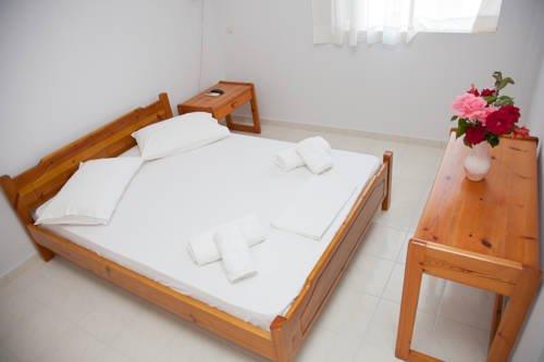 Erato Apartments Petalidi