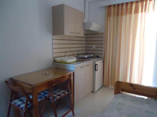 Erato Apartments Petalidi