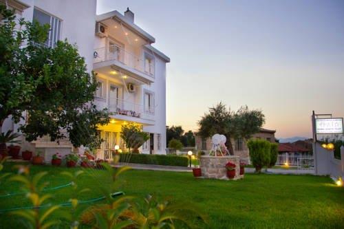 Erato Apartments Petalidi