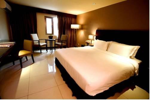 Mandarin Plaza Hotel