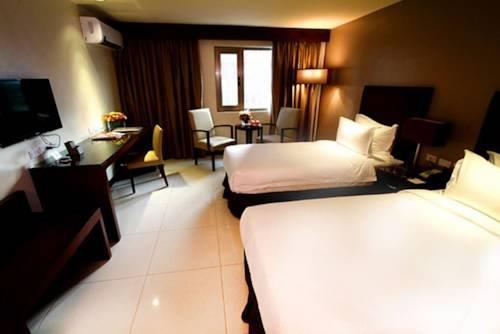 Mandarin Plaza Hotel