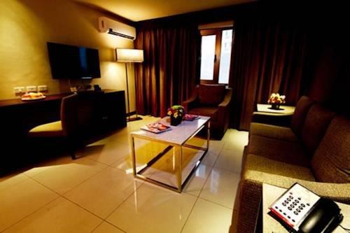 Mandarin Plaza Hotel