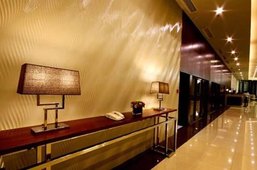 Mandarin Plaza Hotel