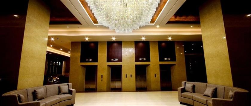 Mandarin Plaza Hotel