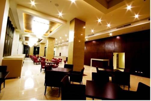 Mandarin Plaza Hotel