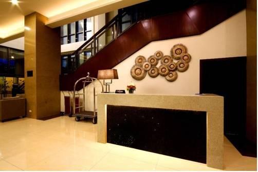 Mandarin Plaza Hotel