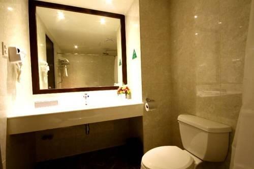 Mandarin Plaza Hotel