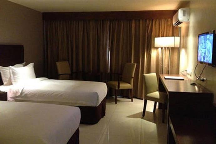 Mandarin Plaza Hotel