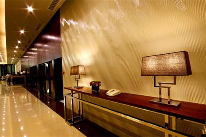Mandarin Plaza Hotel