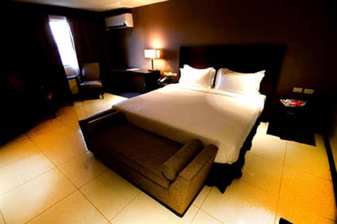 Mandarin Plaza Hotel