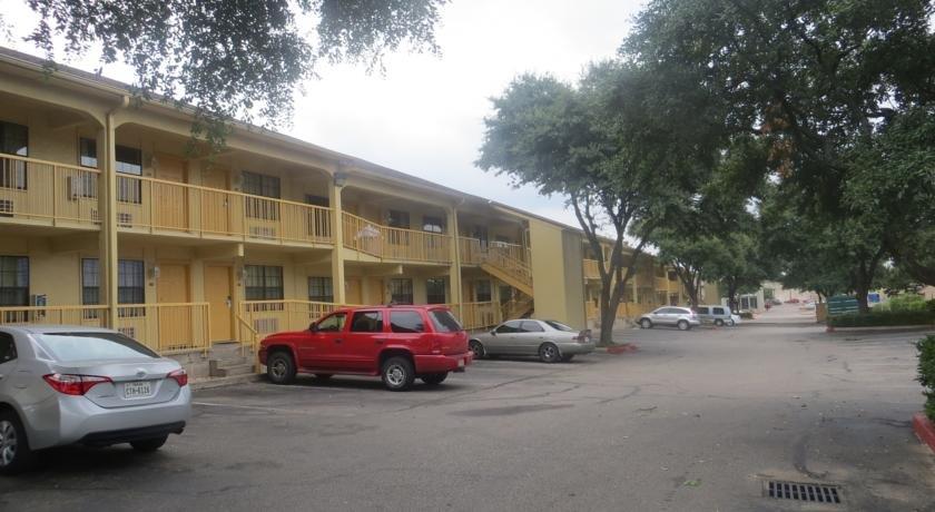 Americas Best Value Inn Austin