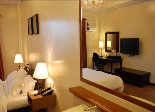 OYO 579 Anisabel Suites