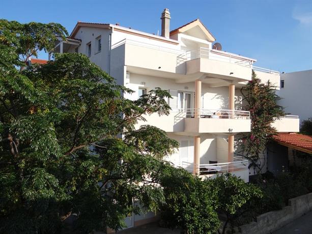 Apartments Iris Hvar Town