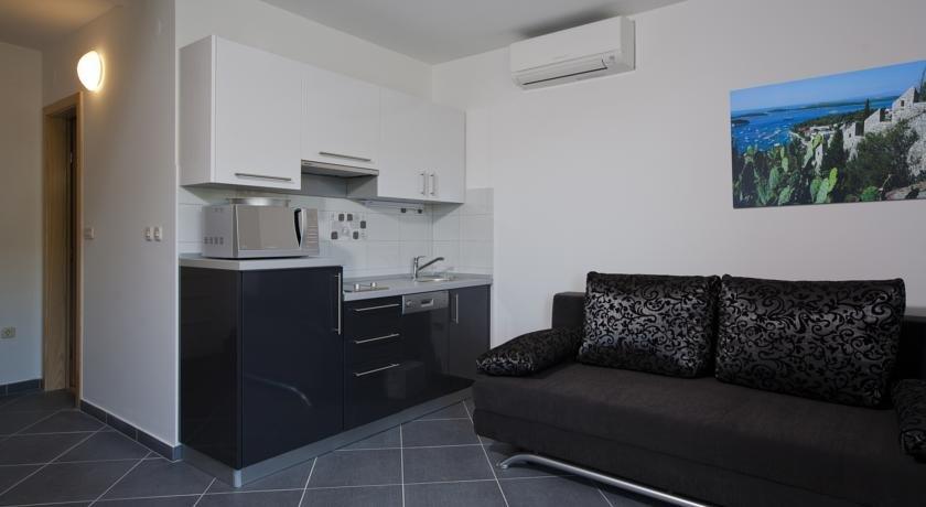 Apartments Maslina Milna