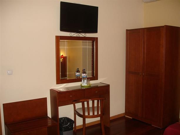 Grande Pensao Residencial Alcobia