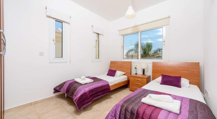 Villa Oscar Protaras