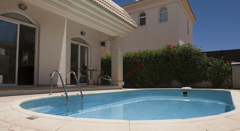 Villa Oscar Protaras