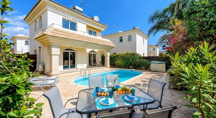 Villa Oscar Protaras
