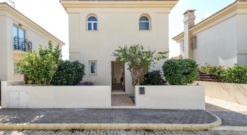 Villa Oscar Protaras