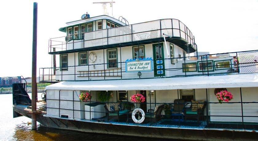 The Covington Houseboat