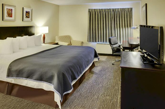 Red Roof Plus+ & Suites Calgary - Airport