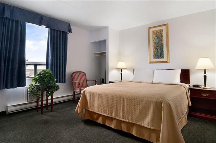 Red Roof Plus+ & Suites Calgary - Airport