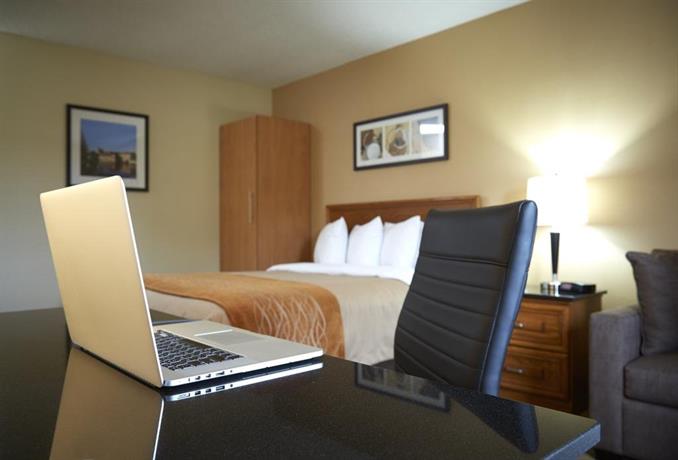 Red Roof Plus+ & Suites Calgary - Airport